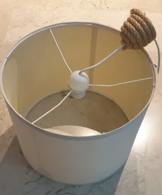 Tulipa de lámpara beige y marrón