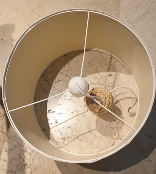 Tulipa de lámpara beige y marrón