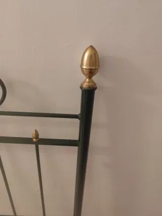 Cabecero de forja negro y dorado cama 105