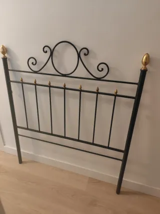 Cabecero de forja negro y dorado cama 105