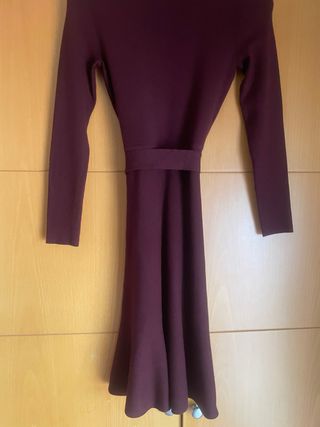 Traje morado con cinturón