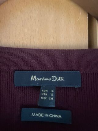 Traje morado con cinturón