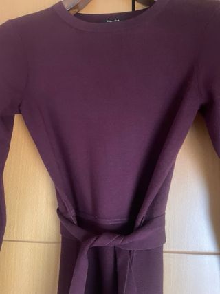 Traje morado con cinturón