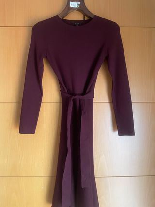 Traje morado con cinturón