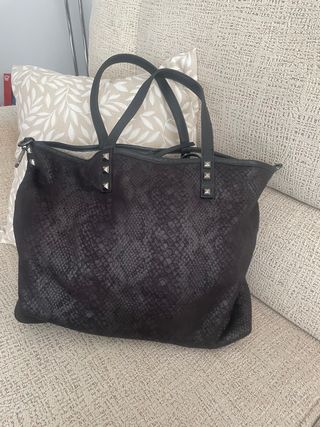 Bolso negro efecto piel serpiente Muy suave