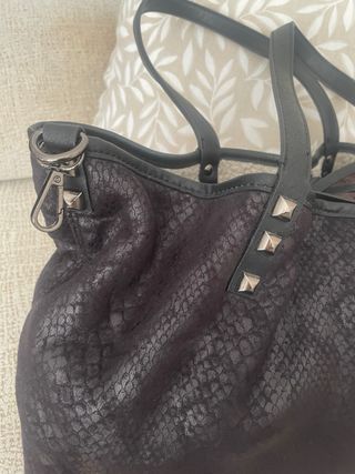 Bolso negro efecto piel serpiente Muy suave