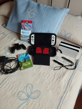 Nintendo Switch OLED Bianca e Nera