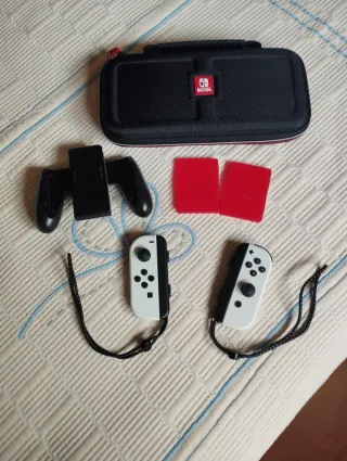 Nintendo Switch OLED Bianca e Nera