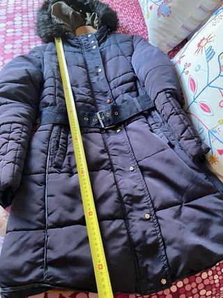 Chaquetón azul con cinturón y capucha