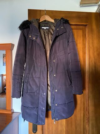 Chaquetón azul con cinturón y capucha