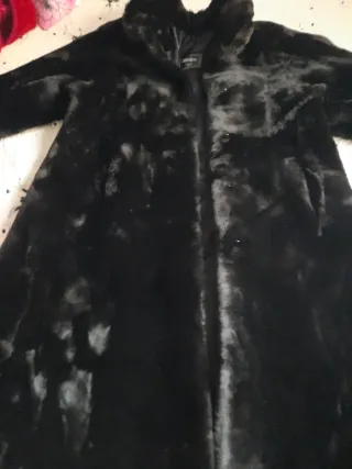 Abrigo de pelo negro