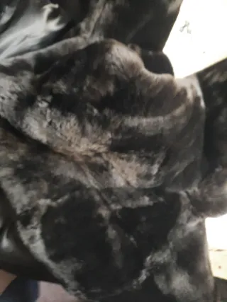 Abrigo de pelo negro