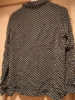 Blusa Mango lunares blancos talla L
