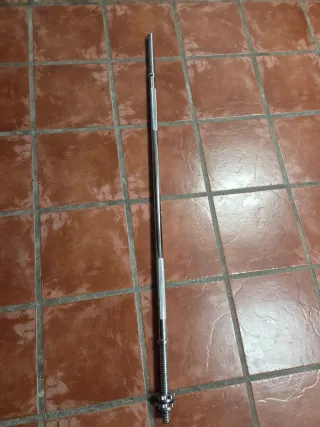 Barra de gimnasio cromada