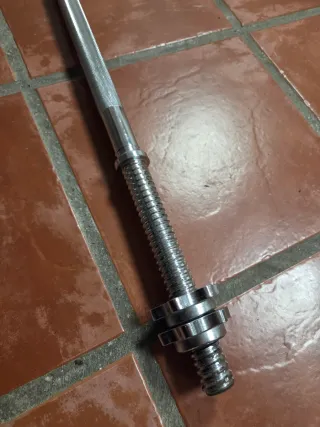 Barra de gimnasio cromada