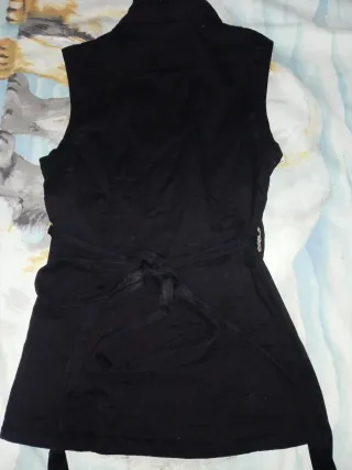 Camisa sin mangas bordada floral