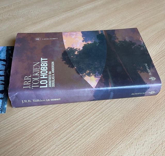 J.R.R. Tolkien Lo Hobbit Annotato Bompiani 2002