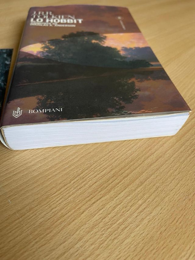 J.R.R. Tolkien Lo Hobbit Annotato Bompiani 2002