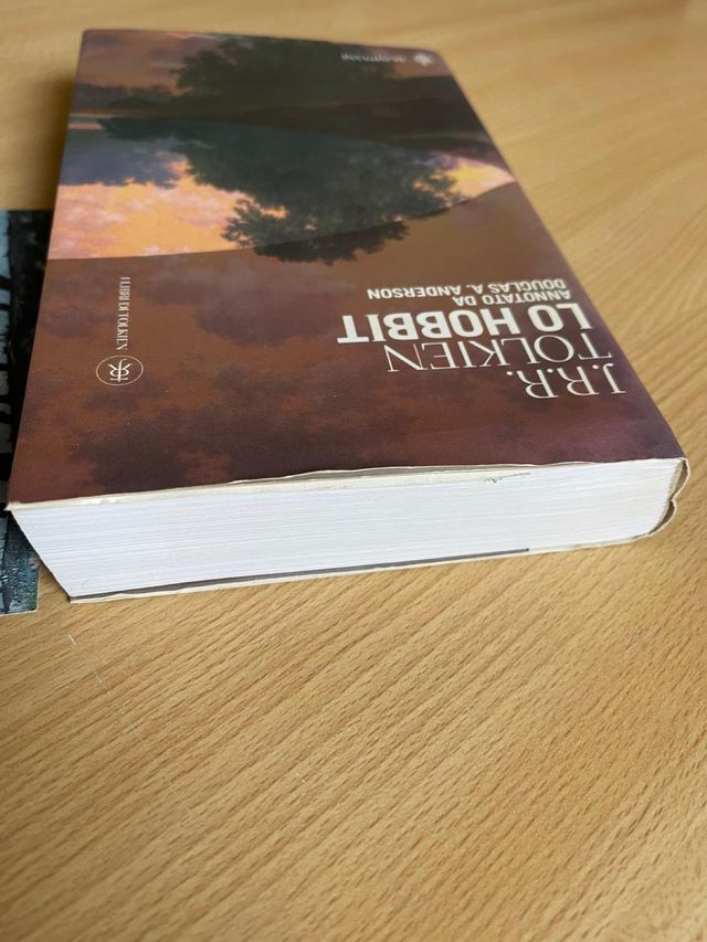 J.R.R. Tolkien Lo Hobbit Annotato Bompiani 2002
