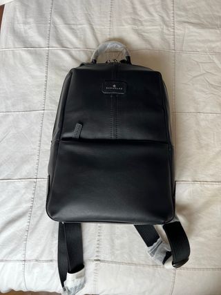 Mochila de piel Scharlau negra nueva