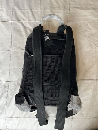 Mochila de piel Scharlau negra nueva