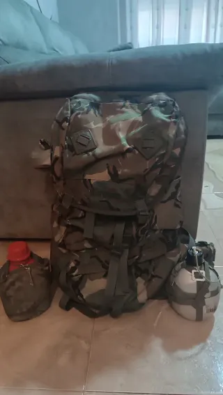Mochila ejército camuflaje + 2 cantimploras