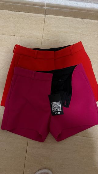 Pantalones cortos rojos y fucsia