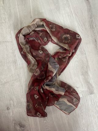 Pañuelo estampado burdeos