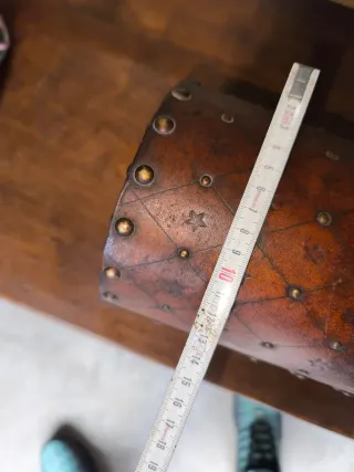 Cofre vintage cuero tachonado