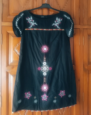 Vestido VERO MODA negro bordado talla M