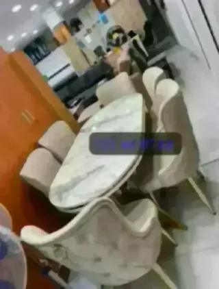 Mesa ovalada con 6 sillas