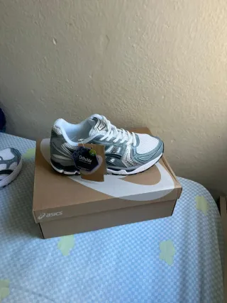 Asics Gel-Kayano Plata/Blanco Talla 42