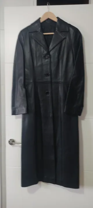 Abrigo largo de piel negro