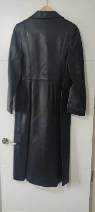 Abrigo largo de piel negro