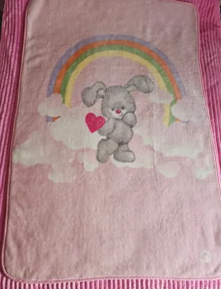Manta de cuna suave con conejito y arcoíris