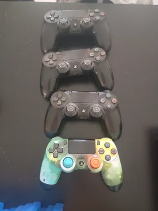 PS4 Pro Nera + 4 Controller