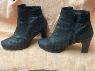 Botín piel negro tacón