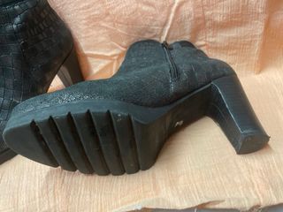 Botín piel negro tacón