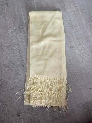 Pañuelo crema con flecos