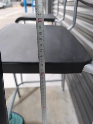 Pareja de taburetes negros y grises como nuevos