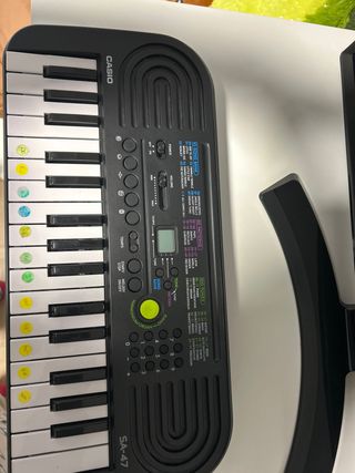 Teclado Casio SA-47 le falta la tapa de las pilas