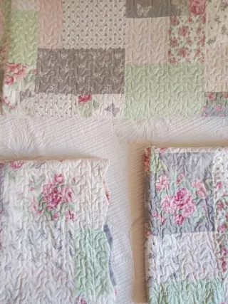 Colcha bouti floral verde y rosa