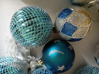 Bolas de Navidad Azules y Doradas