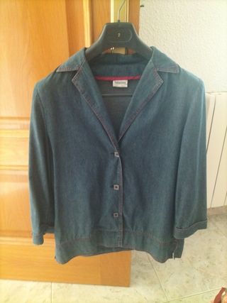 Chaqueta vaquera con pespuntes