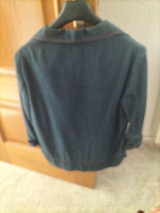Chaqueta vaquera con pespuntes