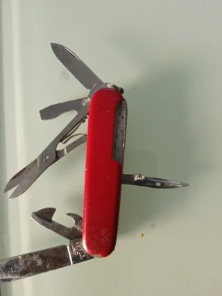 Coltellino svizzero multiuso rosso