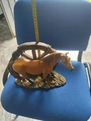 Figura caballo con rueda cerámica