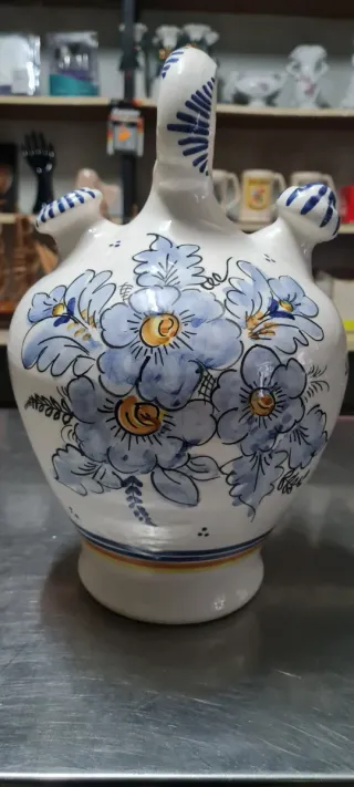 Botijo de cerámica pintado a mano