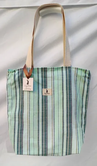 Bolso de hombro a rayas verde con cremallera