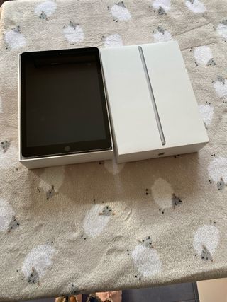 iPad 6ª Gen Wi-Fi 128 GB Gris espacial